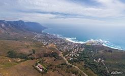 Between Table Mountain and Lion’s Head