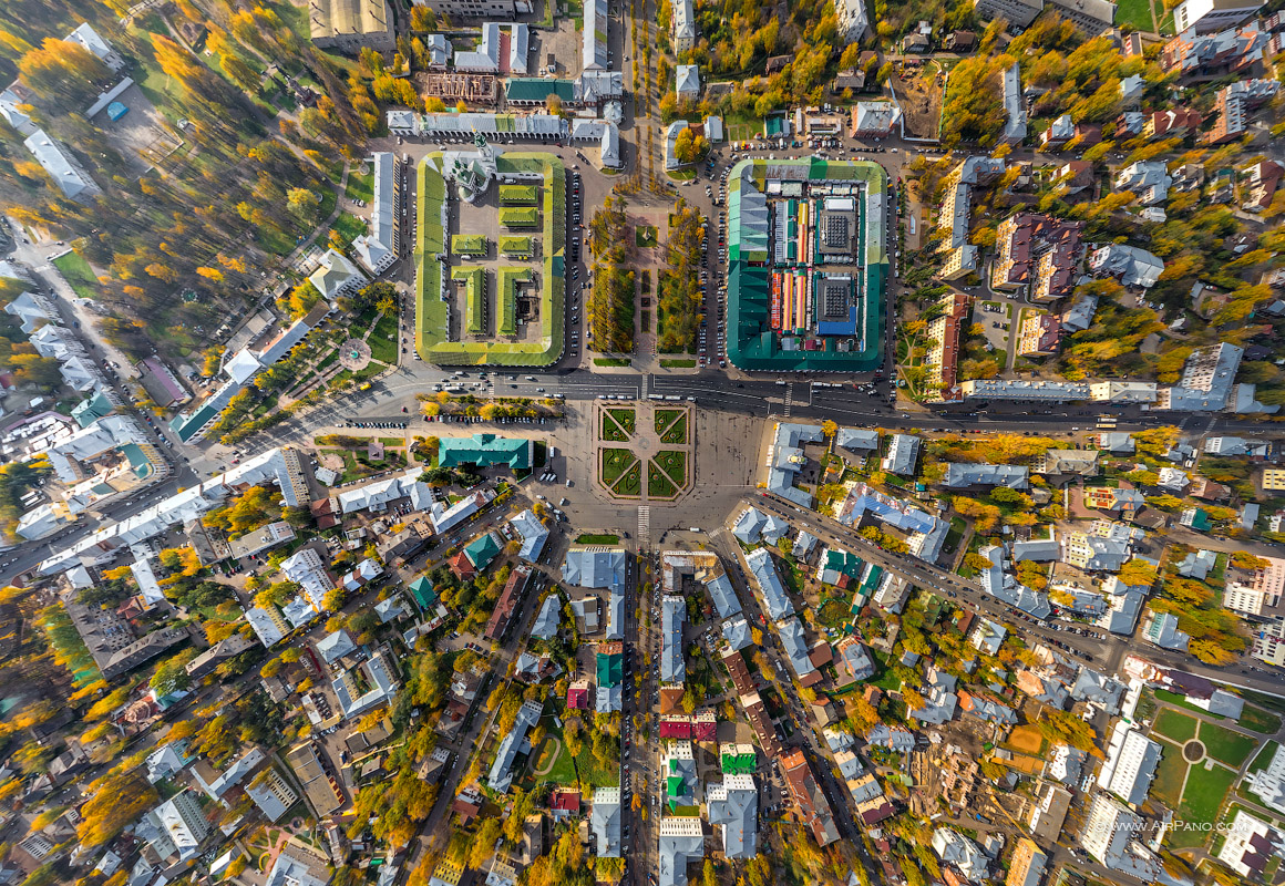 В каком городе улицы расположены веером