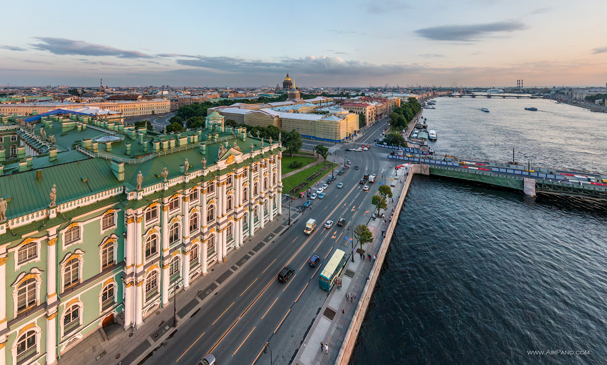 Спб около. Дворцовая набережная. Зимний дворец и Петропавловская крепость. Набережная Невы напротив зимнего дворца. Вид на зимний дворец с Петропавловской крепости.